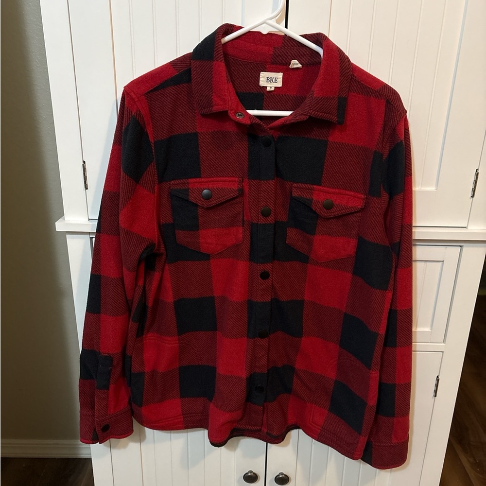 BKE Buffalo Plaid Fleece Shacket Medium Red Black Snap Jacket